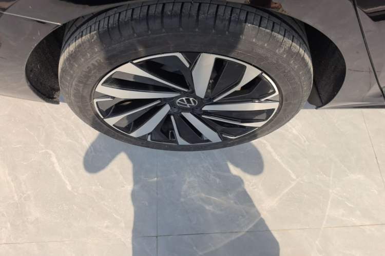 Used Volkswagen Passat 2022 330TSI Starry Luxury Edition Right Rear Wheel Hub
