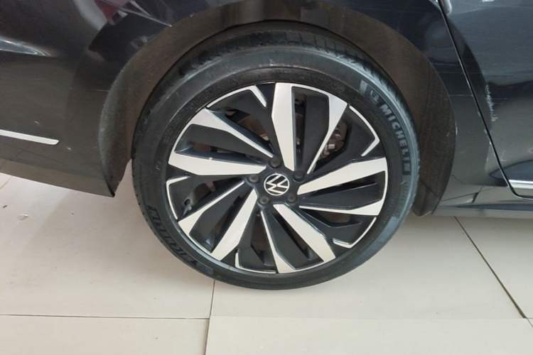 Used Volkswagen Passat 2022 330TSI Elite Edition Right Rear Wheel Hub
