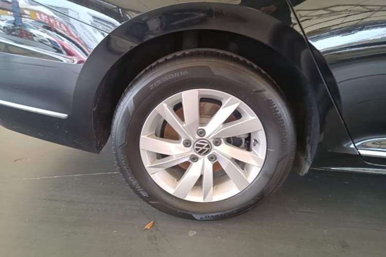 Used Volkswagen Passat 2022 280TSI Business Edition Right Rear Wheel Hub