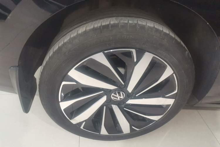 Used Volkswagen Passat 2022 330TSI Luxury Edition Right Rear Wheel Hub