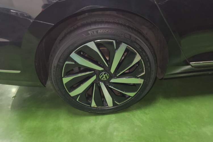 Used Volkswagen Passat 2022 330TSI Elite Edition Right Rear Wheel Hub