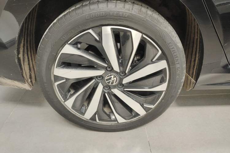 Used Volkswagen Passat 2022 330TSI Luxury Edition Right Rear Wheel Hub