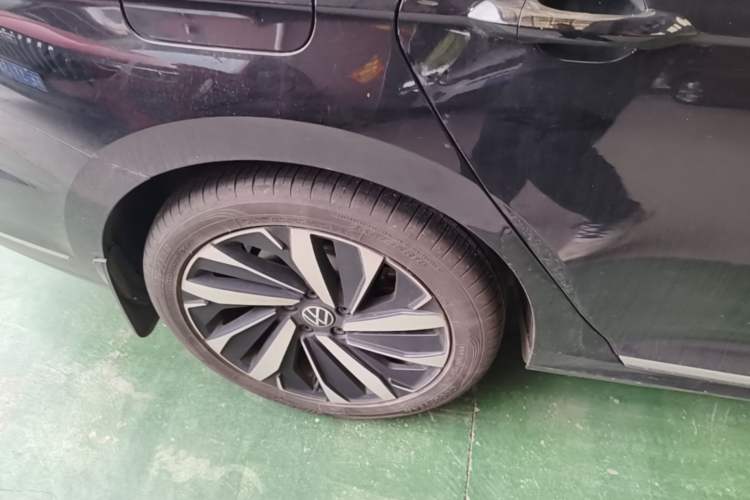 Used Volkswagen Passat 2022 330TSI Elite Edition Right Rear Wheel Hub