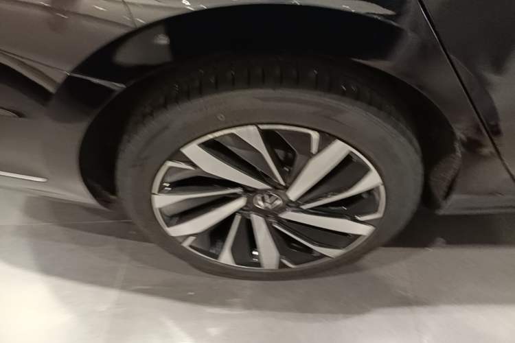Used Volkswagen Passat 2022 330TSI Starry Elite Edition Right Rear Wheel Hub