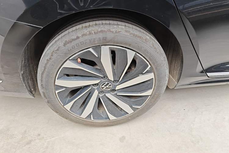 Used Volkswagen Passat 2022 330TSI Starry Elite Edition Right Rear Wheel Hub