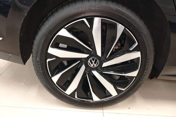 Used Volkswagen Passat 2022 330TSI Starry Elite Edition Right Rear Wheel Hub