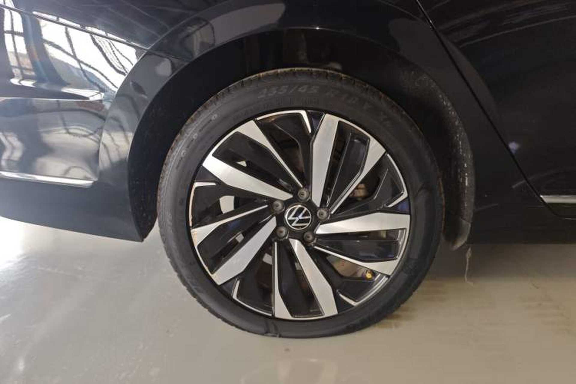 Used Volkswagen Passat 2022 330TSI Starry Luxury Edition – Exclusive Special Edition Right Rear Wheel Hub
