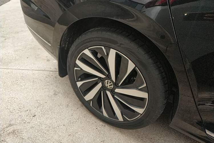 Used Volkswagen Passat 2022 330TSI Starry Elite Edition Right Rear Wheel Hub