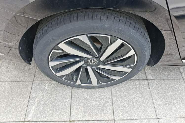 Used Volkswagen Passat 2022 330TSI Starry Elite Edition Right Rear Wheel Hub