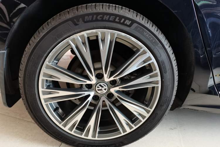 Used Volkswagen Passat 2022 330TSI Elite Edition Right Rear Wheel Hub