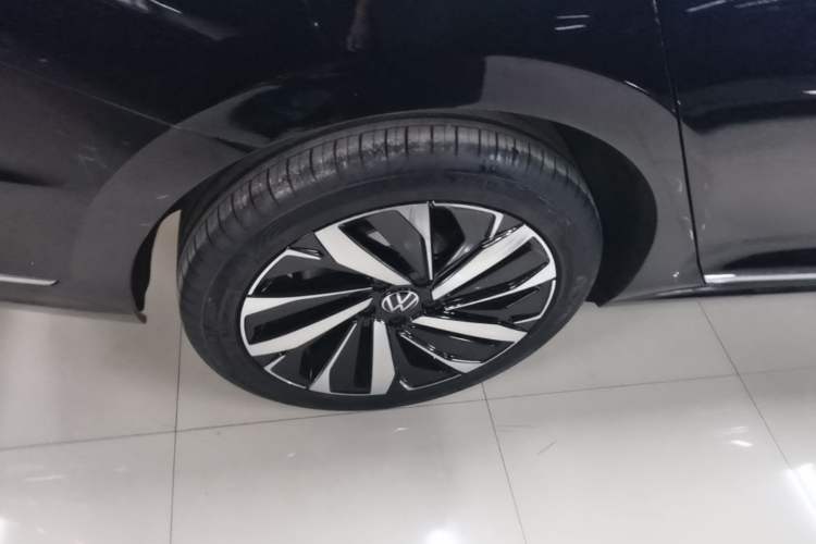 Used Volkswagen Passat 2022 330TSI Starry Luxury Edition Right Rear Wheel Hub