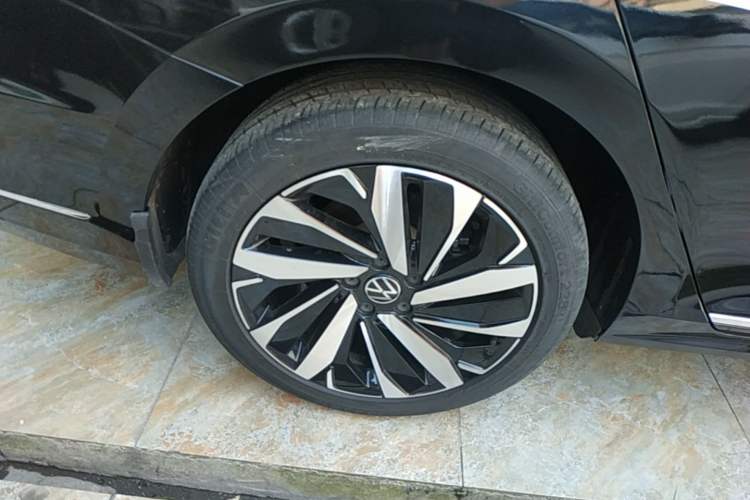 Used Volkswagen Passat 2022 330TSI Luxury Edition Custom Version Right Rear Wheel Hub