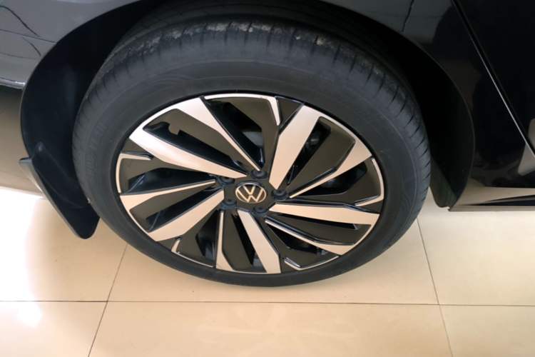 Used Volkswagen Passat 2022 380TSI Luxury Edition Right Rear Wheel Hub
