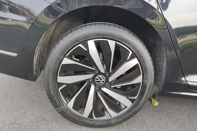 Used Volkswagen Passat 2022 330TSI Starry Luxury Edition Right Rear Wheel Hub