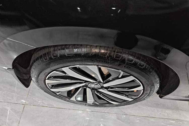 Used Volkswagen Passat 2022 330TSI Starry Luxury Edition Right Rear Wheel Hub