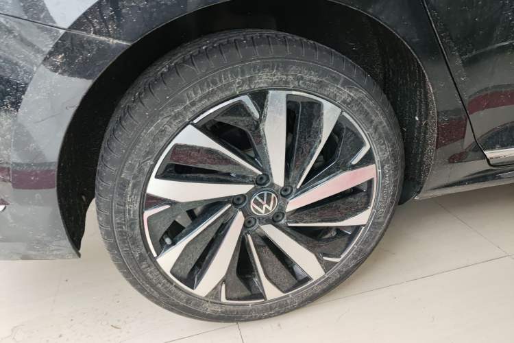 Used Volkswagen Passat 2022 330TSI Luxury Edition Right Rear Wheel Hub
