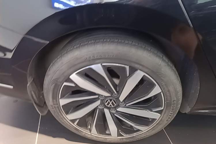 Used Volkswagen Passat 2022 330TSI Starry Elite Edition Right Rear Wheel Hub