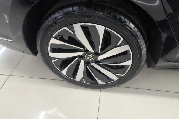 Used Volkswagen Passat 2022 330TSI Starry Luxury Edition Right Rear Wheel Hub