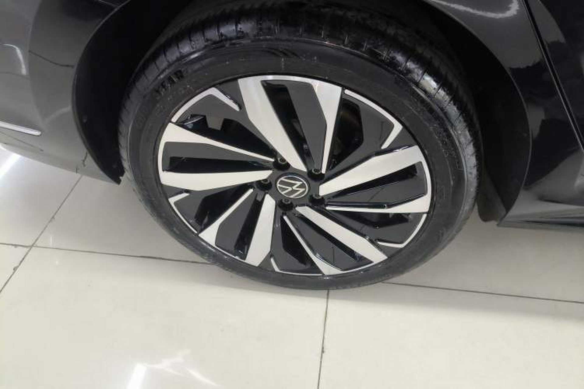 Used Volkswagen Passat 2022 330TSI Starry Luxury Edition Right Rear Wheel Hub