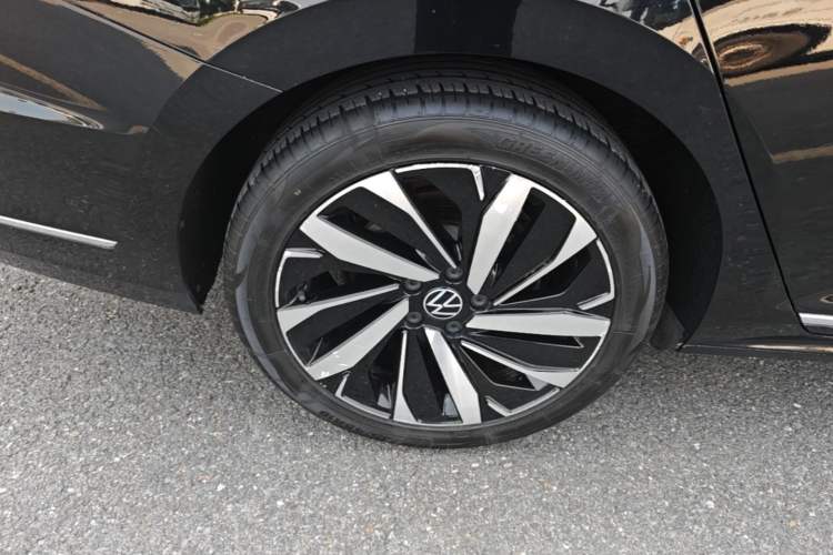 Used Volkswagen Passat 2022 330TSI Elite Edition Right Rear Wheel Hub