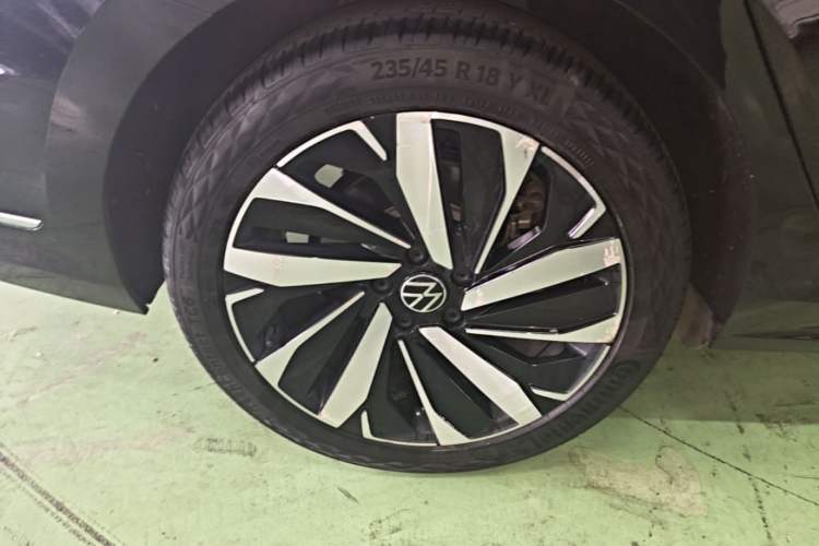 Used Volkswagen Passat 2022 330TSI Elite Edition Right Rear Wheel Hub