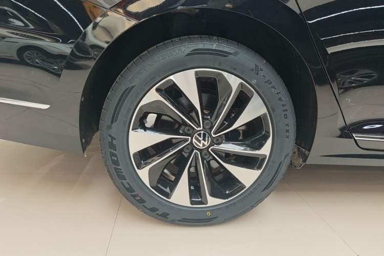 Used Volkswagen Passat 2022 330TSI Starry Elite Edition Right Rear Wheel Hub