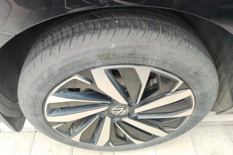 Used Volkswagen Passat 2022 330TSI Luxury Edition Right Rear Wheel Hub
