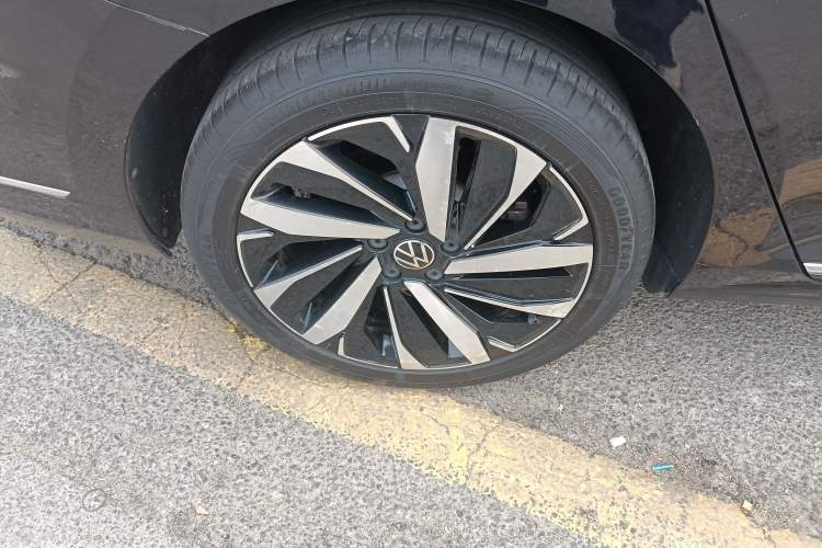 Used Volkswagen Passat 2022 330TSI Starry Elite Edition Right Rear Wheel Hub