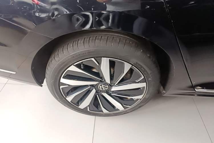 Used Volkswagen Passat 2022 330TSI Elite Edition Right Rear Wheel Hub
