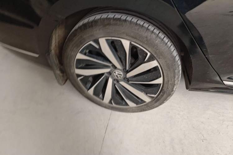 Used Volkswagen Passat 2022 330TSI Elite Edition Right Rear Wheel Hub