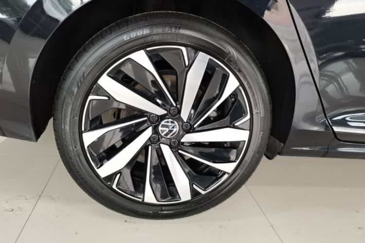 Used Volkswagen Passat 2022 330TSI Elite Edition Custom Version Right Rear Wheel Hub