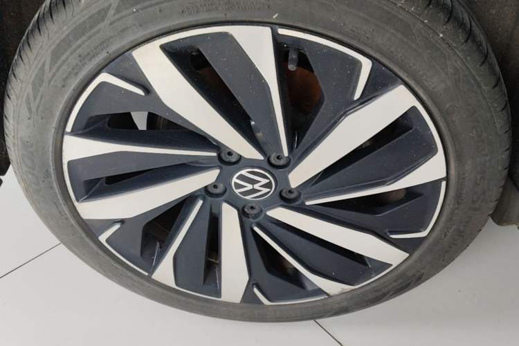 Used Volkswagen Passat 2022 330TSI Luxury Edition Right Rear Wheel Hub