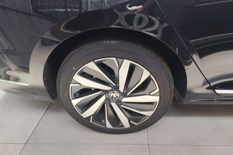 Used Volkswagen Passat 2022 330TSI Elite Edition Right Rear Wheel Hub