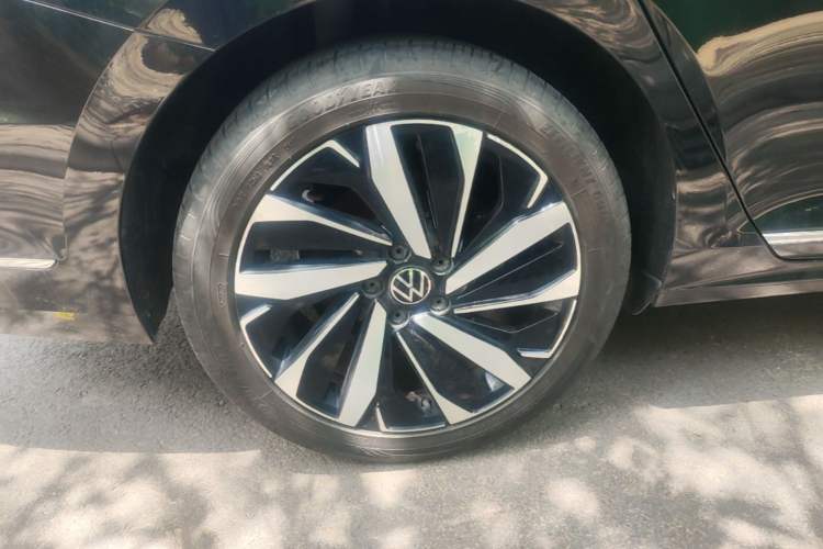 Used Volkswagen Passat 2022 330TSI Starry Elite Edition Right Rear Wheel Hub