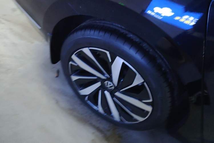 Used Volkswagen Passat 2022 330TSI Starry Luxury Edition Right Rear Wheel Hub