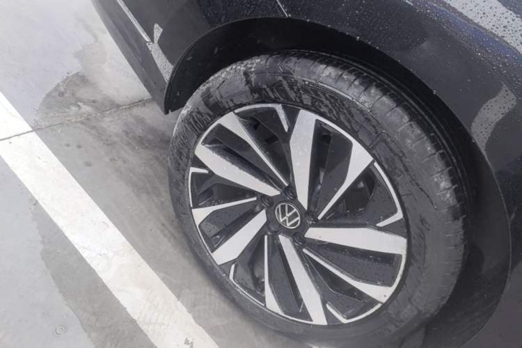 Used Volkswagen Passat 2022 330TSI Starry Elite Edition Right Rear Wheel Hub