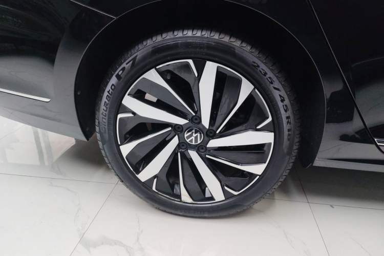 Used Volkswagen Passat 2022 330TSI Starry Elite Edition Right Rear Wheel Hub