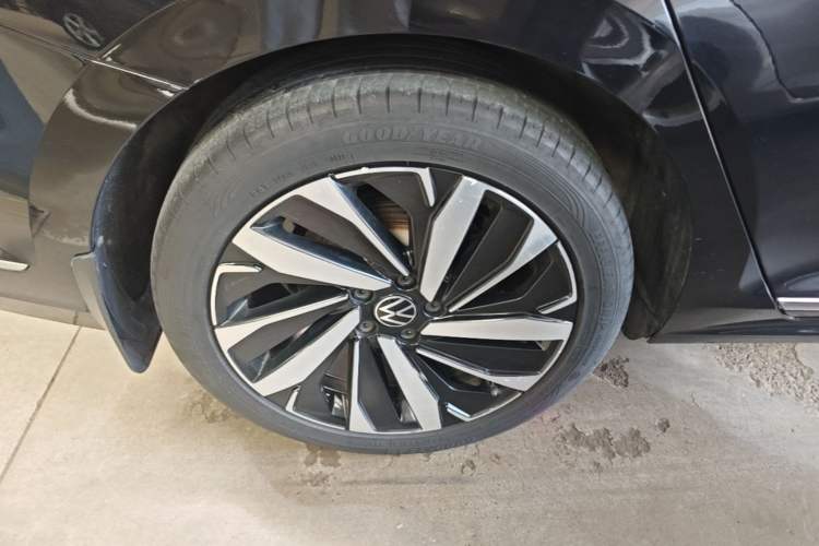 Used Volkswagen Passat 2022 330TSI Elite Edition Right Rear Wheel Hub