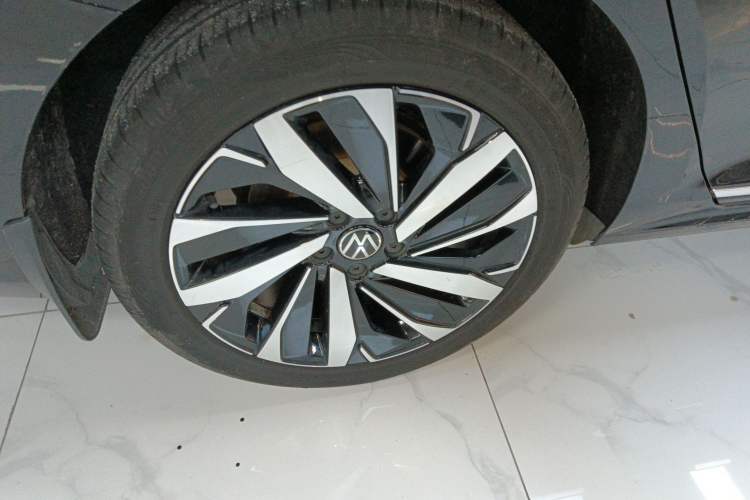 Used Volkswagen Passat 2022 330TSI Starry Elite Edition Right Rear Wheel Hub