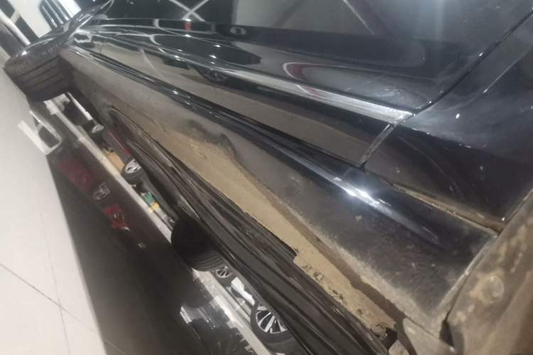 Used Volkswagen Passat 2022 330TSI Starry Luxury Edition – Exclusive Special Edition Right Side Sill