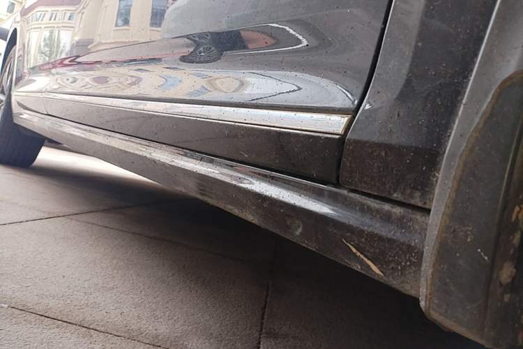 Used Volkswagen Passat 2022 280TSI Elite Edition Right Side Sill