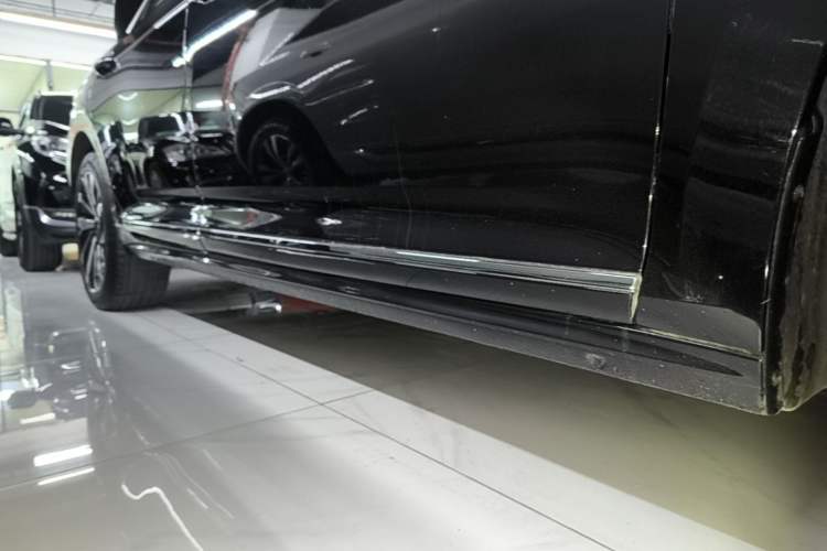 Used Volkswagen Passat 2022 330TSI Luxury Edition Right Side Sill