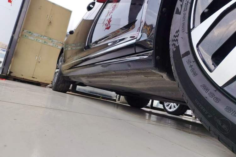 Used Volkswagen Passat 2022 330TSI Luxury Edition Right Side Sill