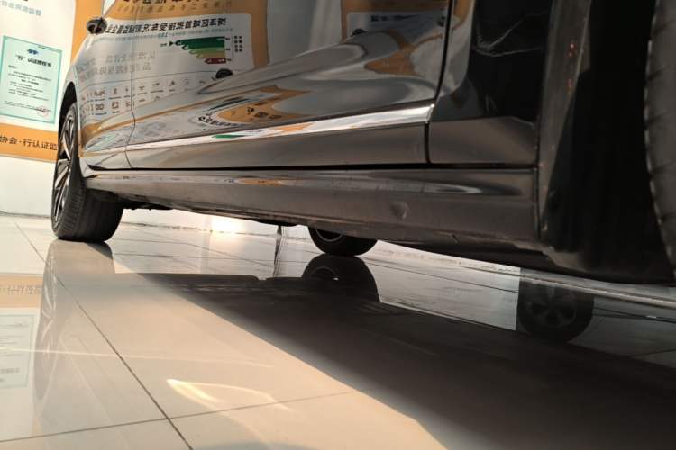 Used Volkswagen Passat 2022 330TSI Starry Luxury Edition Right Side Sill