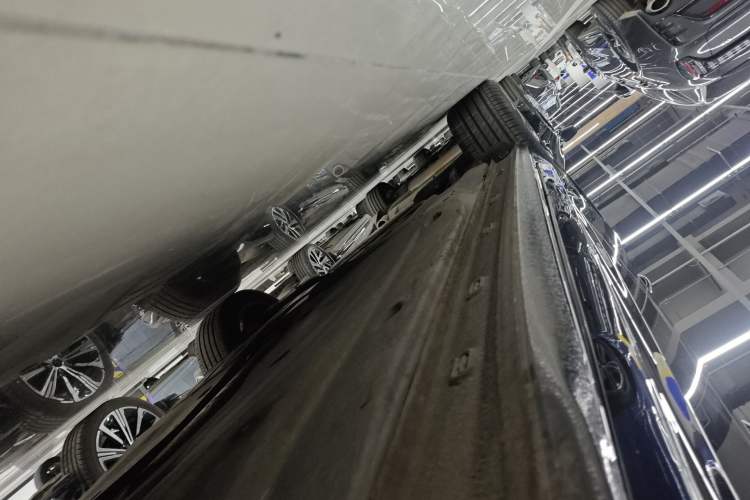 Used Volkswagen Passat 2022 330TSI Starry Luxury Edition Right Side Sill