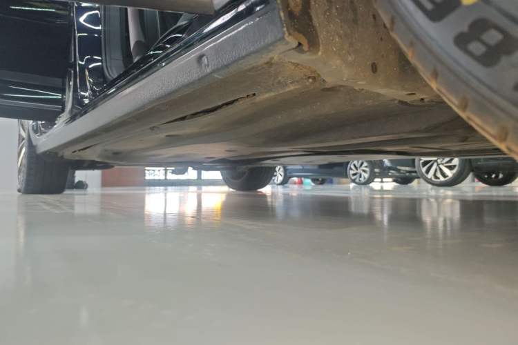 Used Volkswagen Passat 2022 330TSI Starry Luxury Edition – Exclusive Special Edition Right Side Sill