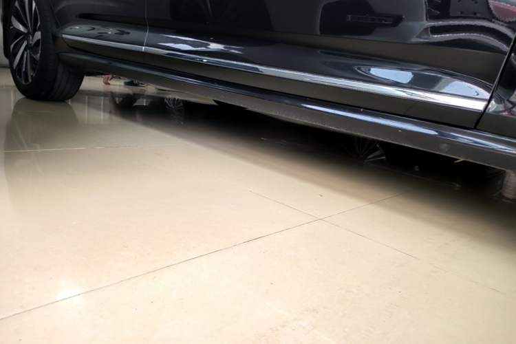 Used Volkswagen Passat 2022 380TSI Luxury Edition Right Side Sill
