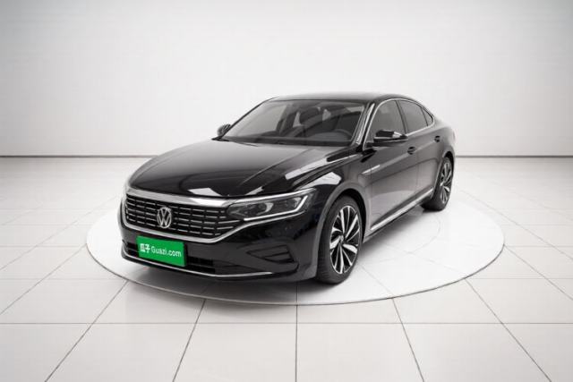 Ojetý Volkswagen Passat 2022 330TSI Elite Edition