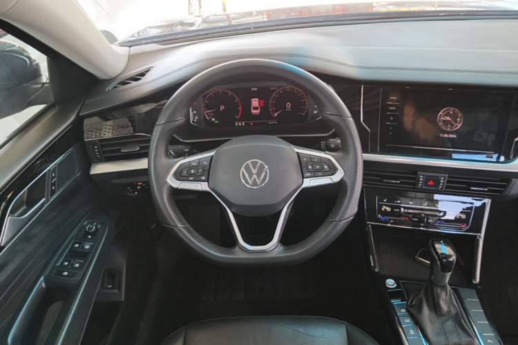 Used Volkswagen Passat 2022 330TSI Elite Edition Custom Version Steering Wheel