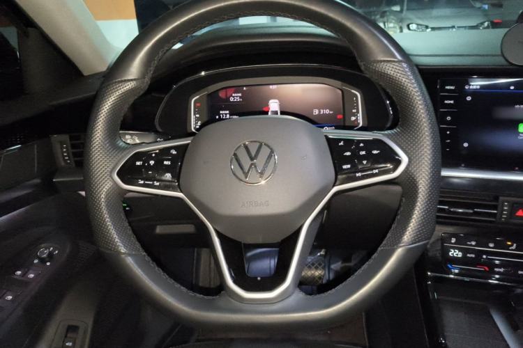Used Volkswagen Passat 2022 330TSI Luxury Edition Steering Wheel